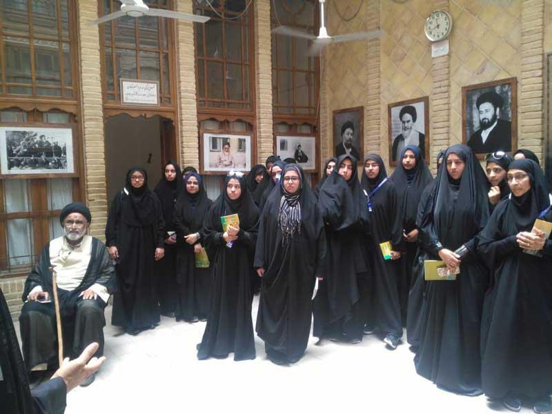 بازدید کاروانهای پاکستانی و ایرانی و عراقی از منزل امام خمینی قدس سره در نجف اشرف (سه شنبه ٩٧/٤/١٩)