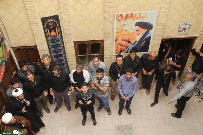 بازدید زائران دانشگاهی از بیت امام خمینی(ره) در نجف